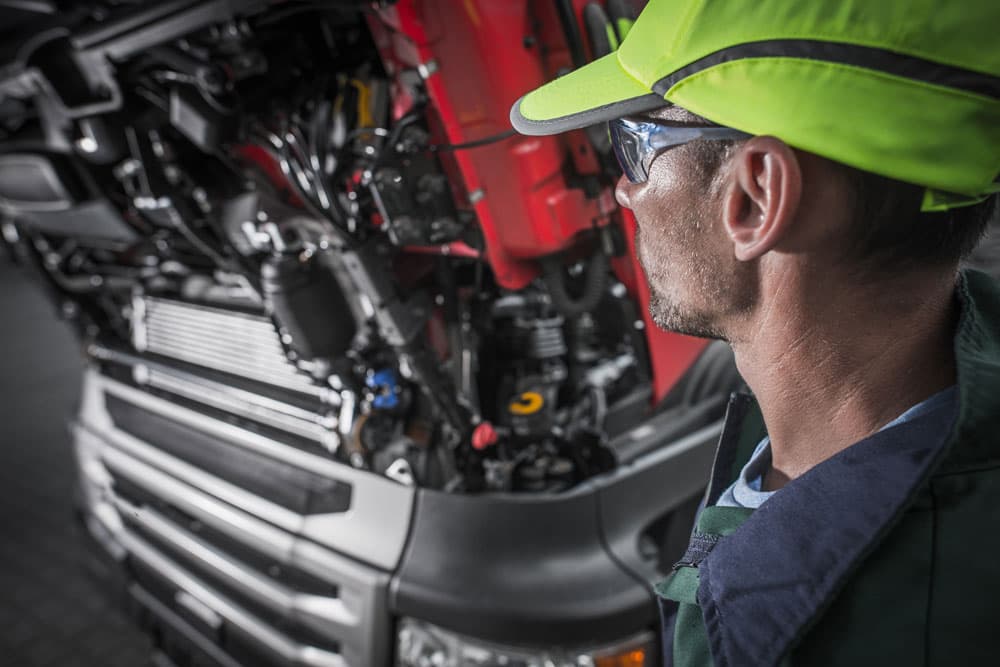 Pannen-Notdienst für LKW & Nutzfahrzeuge in ganz Europa – 24 Std. – ein UTA Plus Service in Kooperation mit dem ADAC TruckService