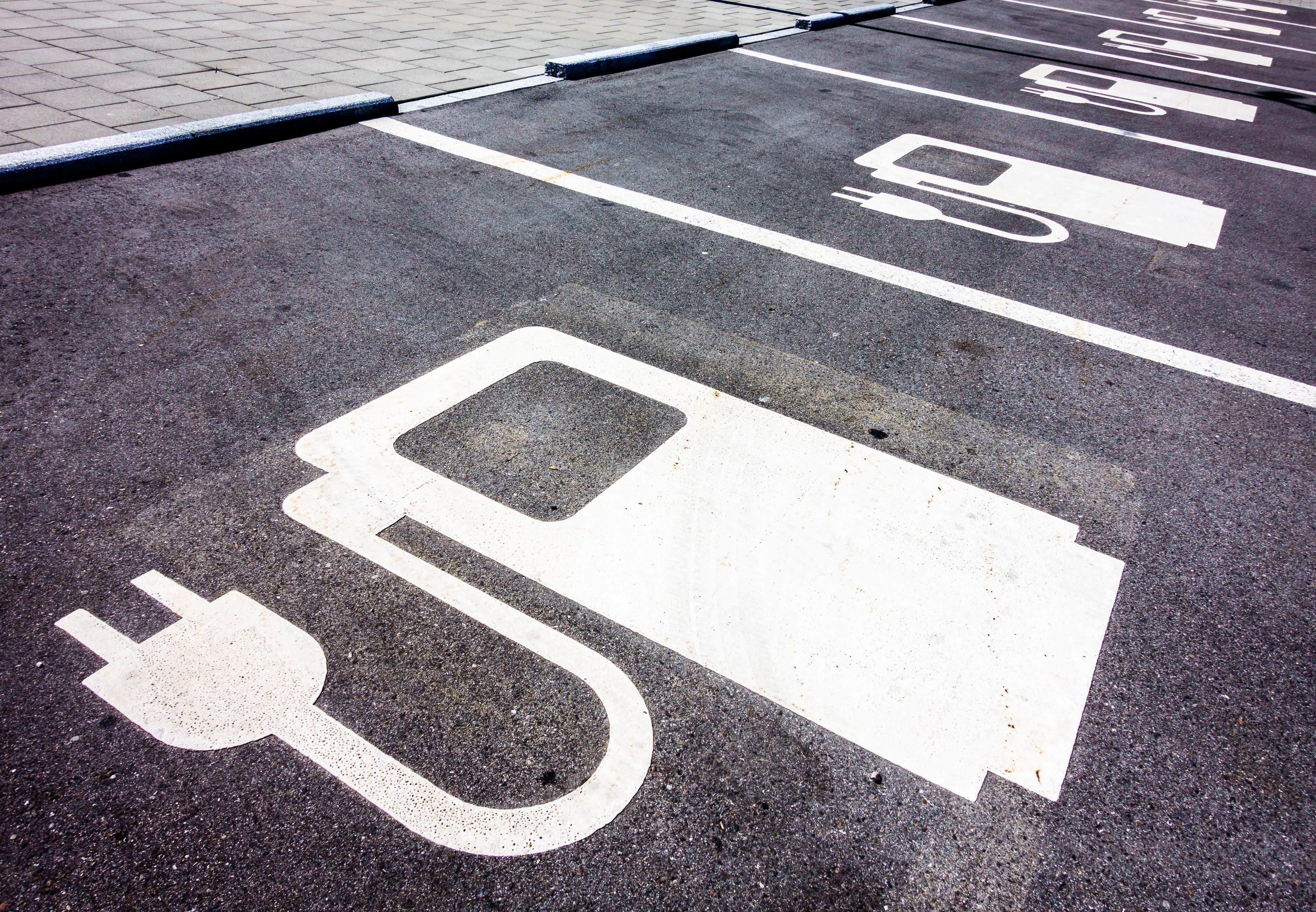 LP_charging-ev-echarge-parking