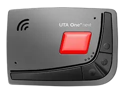 Finger zeigt auf Mautbox UTA One® next zur Mauterfassung an der Windschutzscheibe eines Fahrzeugs