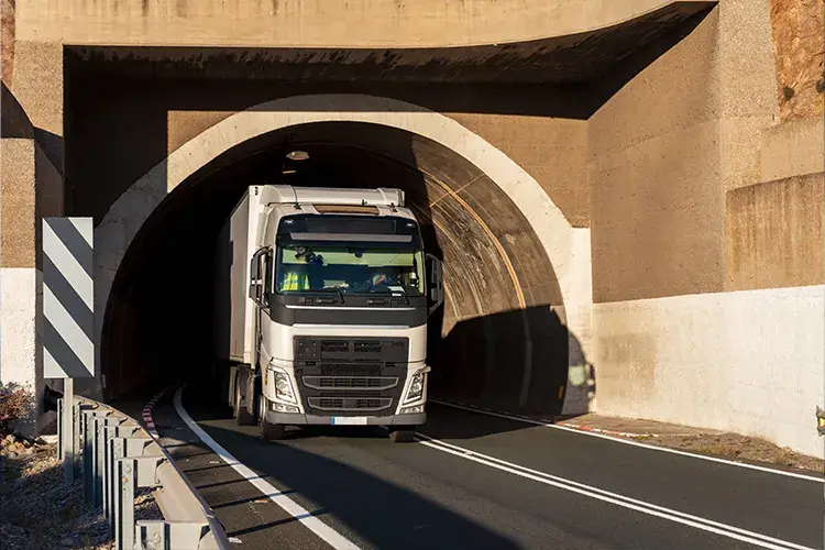 Bruecken-Tunnel-uta-plus-services-uta-edenred