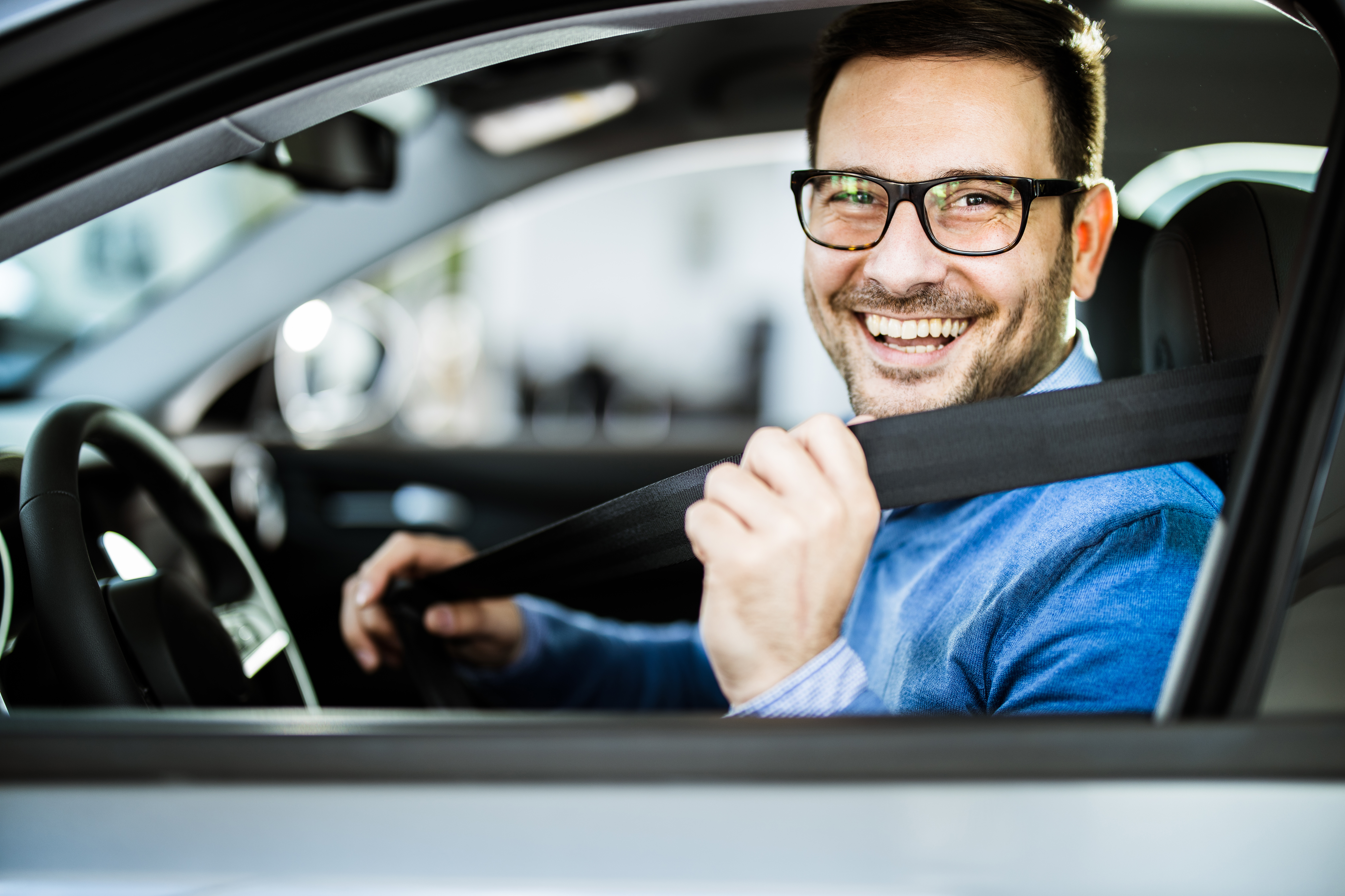 Smiling car driver2_GettyImages-1156320690